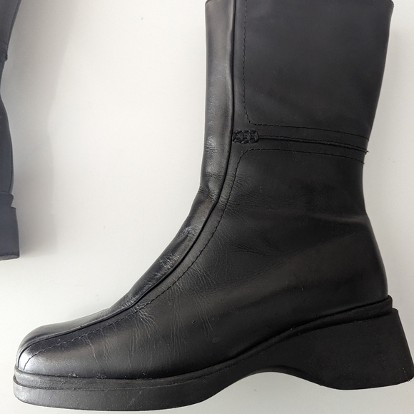 Women's boots. - Picture 3 of 7